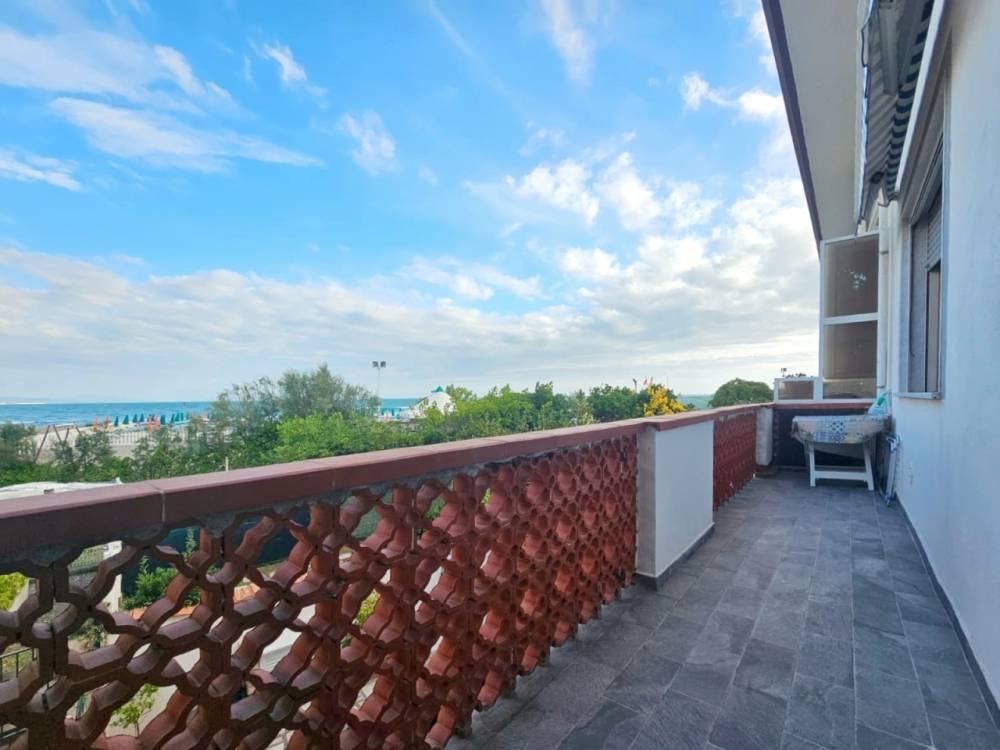 appartamento in vendita ad Ameglia in zona Fiumaretta