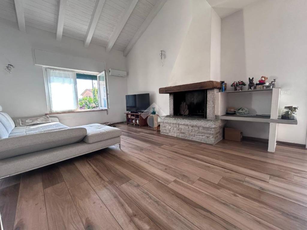 casa indipendente in vendita ad Ameglia