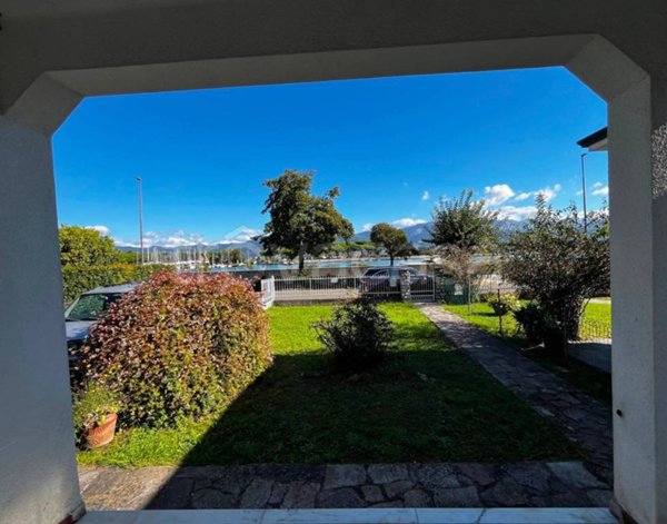 casa indipendente in vendita ad Ameglia in zona Bocca di Magra
