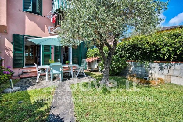 casa indipendente in vendita ad Ameglia