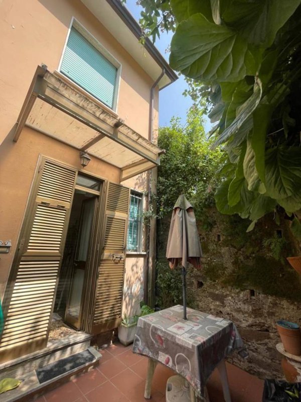 casa indipendente in vendita ad Ameglia in zona Bocca di Magra