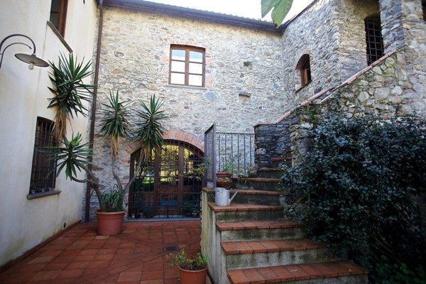 casa indipendente in vendita ad Ameglia in zona Bocca di Magra