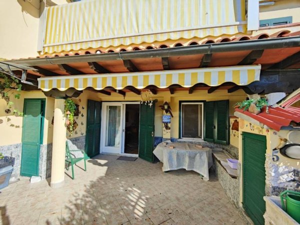 casa indipendente in vendita ad Ameglia in zona Fiumaretta