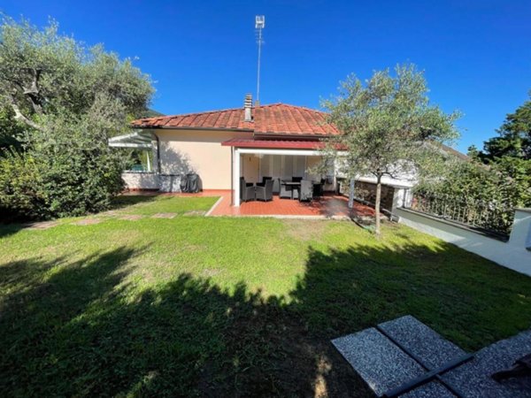 casa semindipendente in vendita ad Ameglia