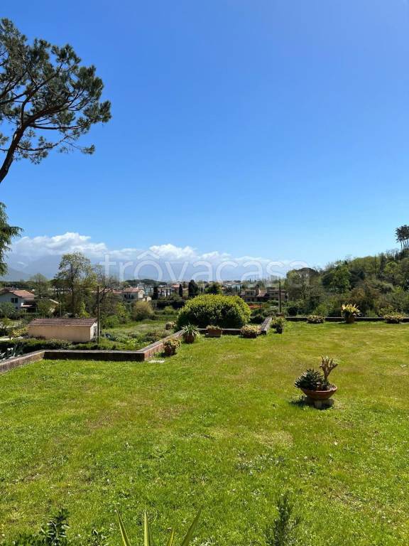 appartamento in vendita ad Ameglia in zona Bocca di Magra