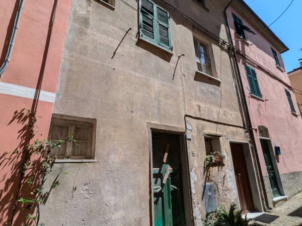 casa indipendente in vendita ad Ameglia in zona Montemarcello