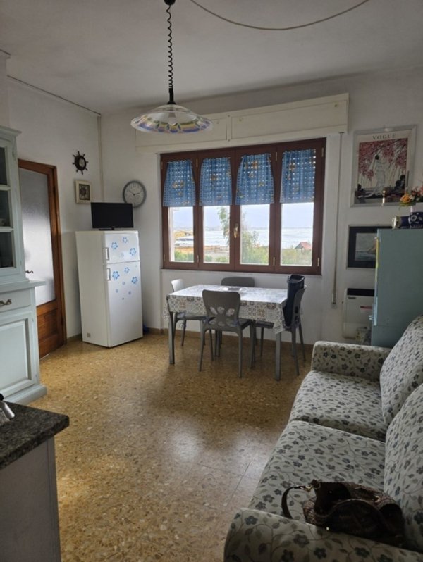 appartamento in vendita ad Ameglia in zona Fiumaretta