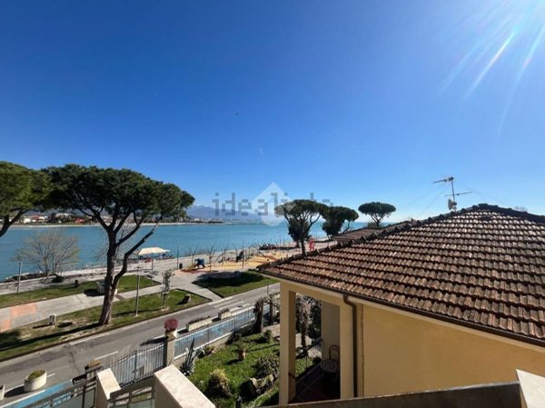 appartamento in vendita ad Ameglia in zona Bocca di Magra