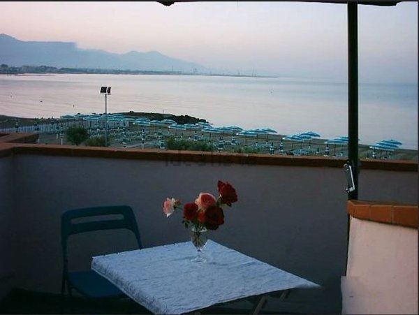 appartamento in vendita ad Ameglia in zona Fiumaretta