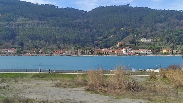 appartamento in vendita ad Ameglia in zona Fiumaretta