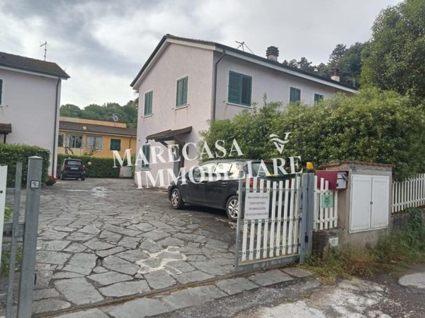 casa indipendente in vendita ad Ameglia
