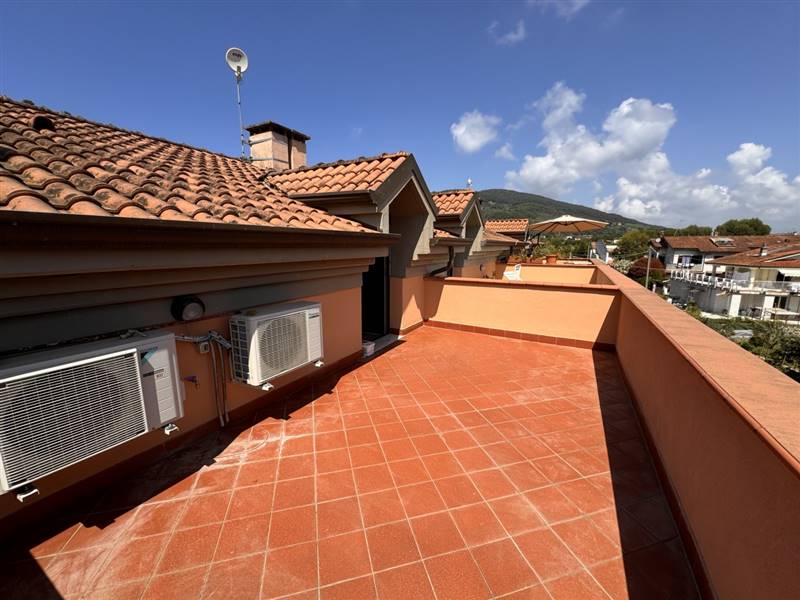 casa indipendente in vendita ad Ameglia in zona Bocca di Magra