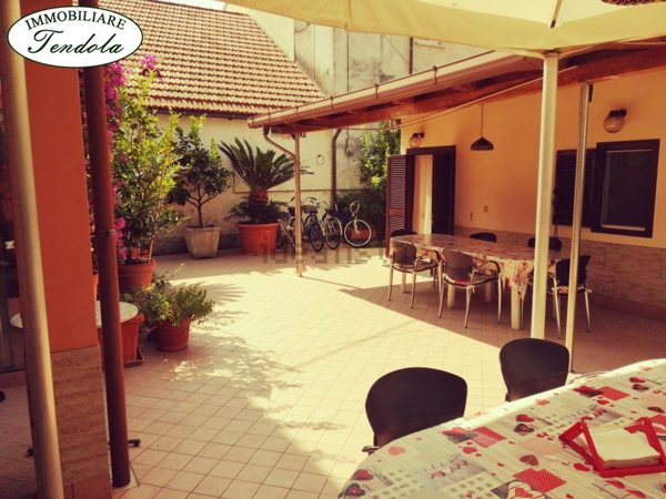 casa indipendente in vendita ad Ameglia in zona Fiumaretta