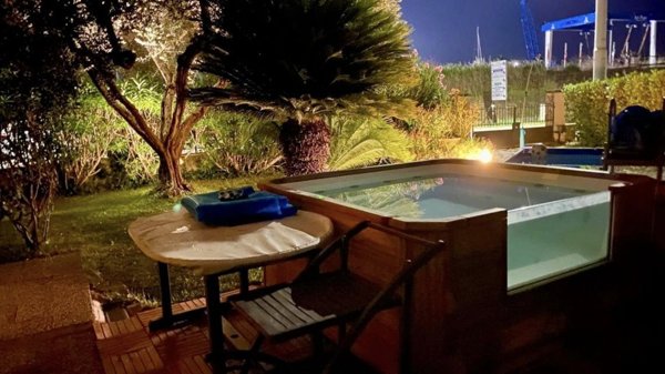 casa indipendente in vendita ad Ameglia in zona Bocca di Magra