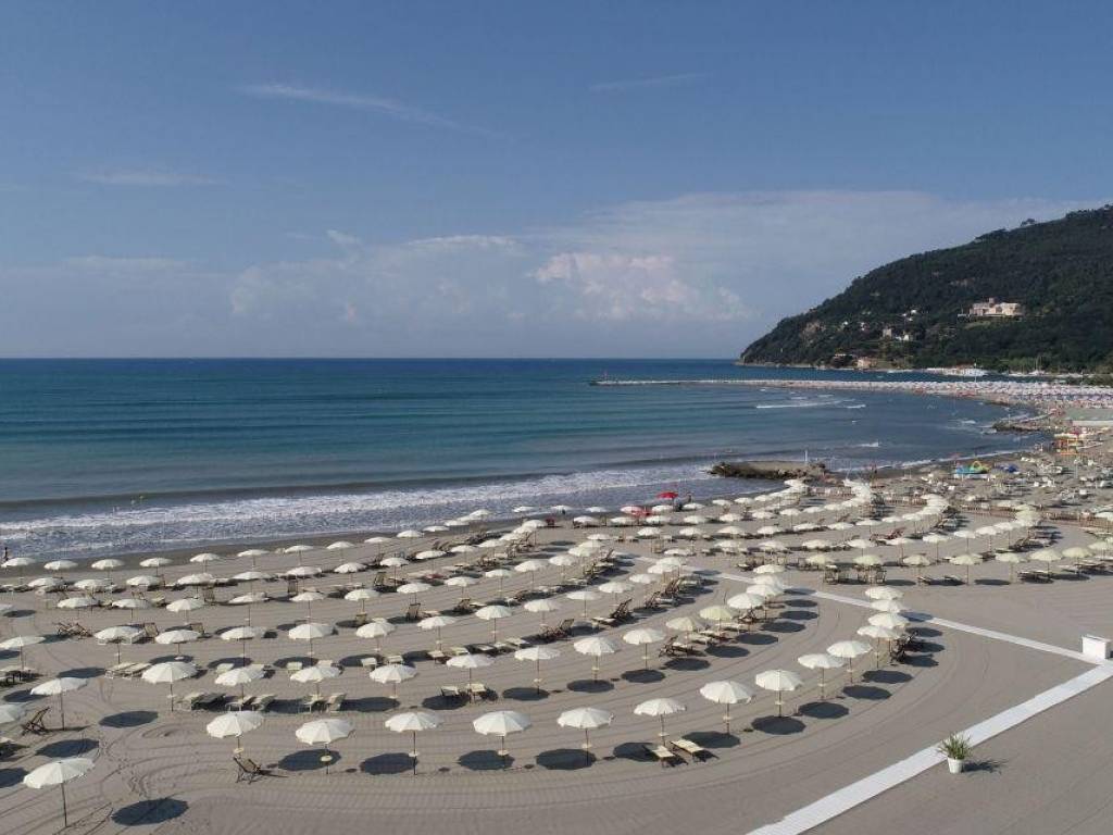 appartamento in vendita ad Ameglia in zona Fiumaretta