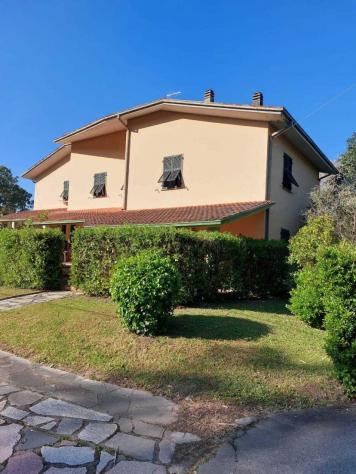 casa indipendente in vendita ad Ameglia in zona Bocca di Magra