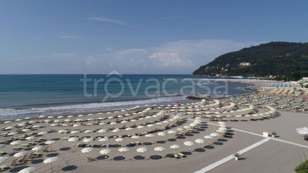 appartamento in vendita ad Ameglia in zona Fiumaretta