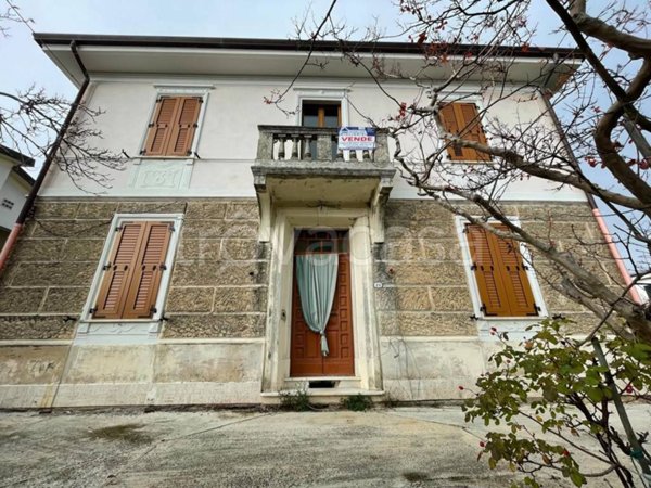 casa indipendente in vendita ad Ameglia in zona Montemarcello