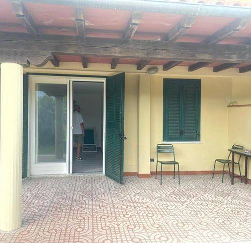 casa indipendente in vendita ad Ameglia in zona Fiumaretta