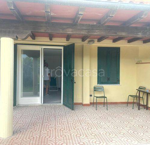 casa indipendente in vendita ad Ameglia in zona Fiumaretta