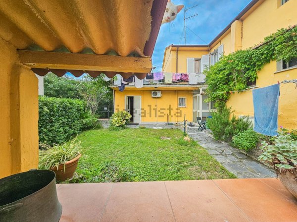 casa semindipendente in vendita ad Ameglia