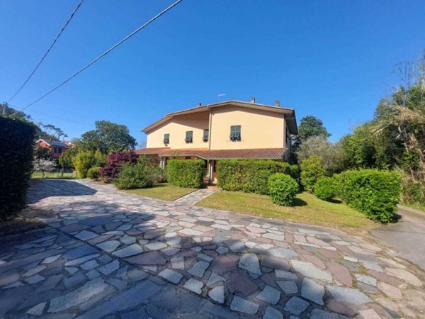 casa indipendente in vendita ad Ameglia in zona Bocca di Magra