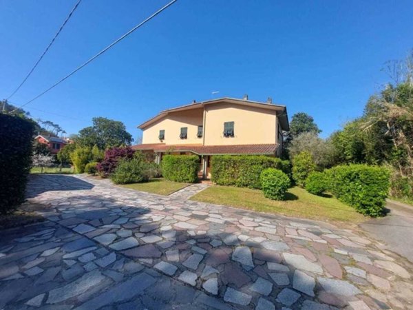 casa indipendente in vendita ad Ameglia in zona Bocca di Magra