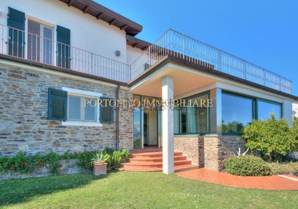 casa indipendente in vendita ad Ameglia in zona Bocca di Magra