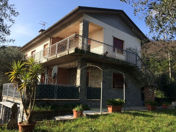 casa indipendente in vendita ad Ameglia