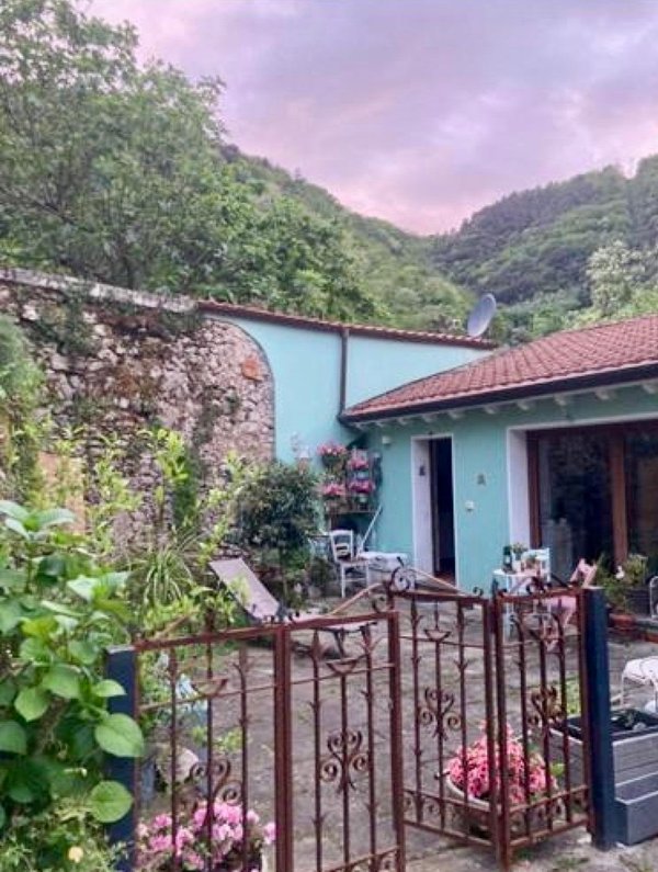 casa indipendente in vendita ad Ameglia