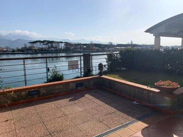 appartamento in vendita ad Ameglia in zona Bocca di Magra