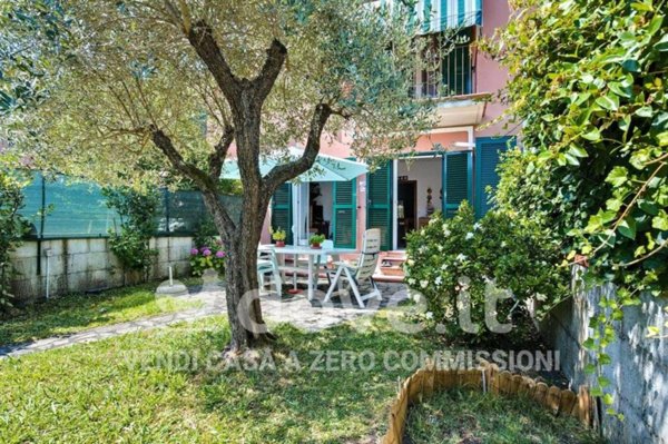 casa indipendente in vendita ad Ameglia in zona Bocca di Magra