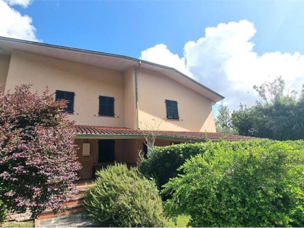 casa indipendente in vendita ad Ameglia in zona Bocca di Magra