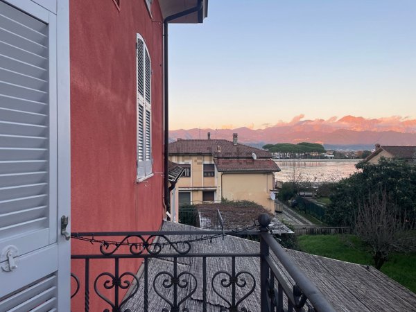 appartamento in vendita ad Ameglia in zona Bocca di Magra