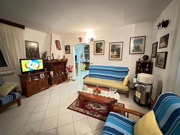 casa semindipendente in vendita ad Ameglia in zona Fiumaretta