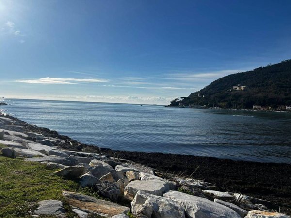 appartamento in vendita ad Ameglia in zona Fiumaretta