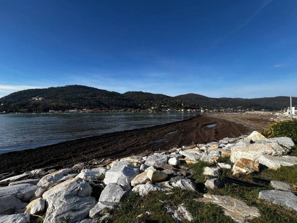 appartamento in vendita ad Ameglia in zona Fiumaretta