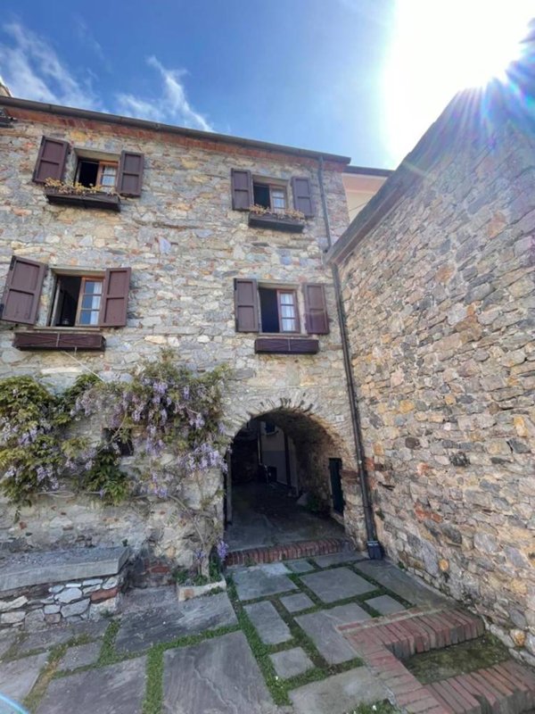 appartamento in vendita ad Ameglia in zona Montemarcello