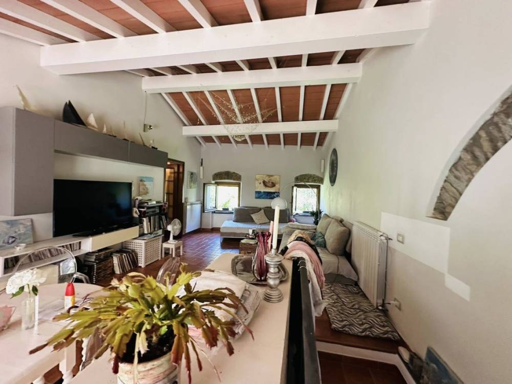 casa indipendente in vendita ad Ameglia in zona Fiumaretta