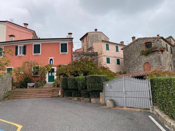 appartamento in vendita ad Ameglia in zona Montemarcello