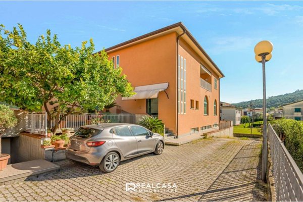 appartamento in vendita ad Ameglia in zona Bocca di Magra