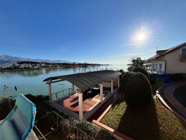 appartamento in vendita ad Ameglia in zona Bocca di Magra