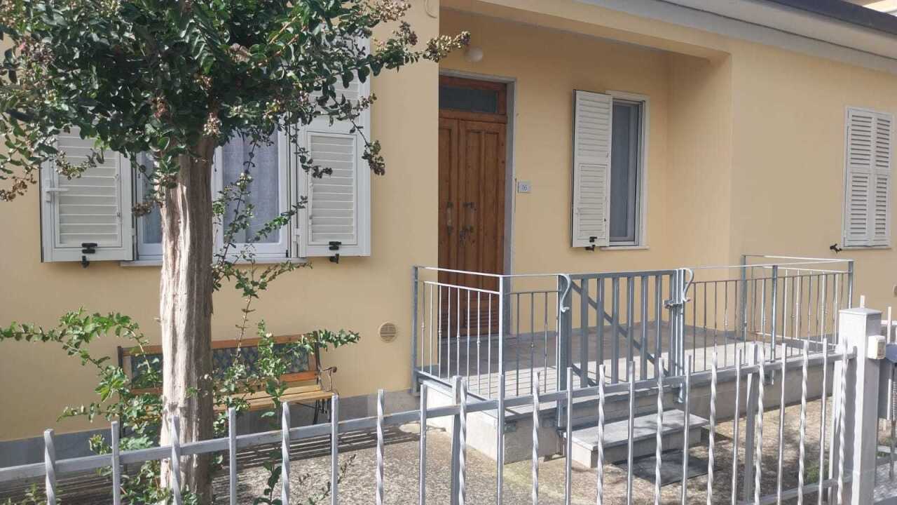 casa indipendente in vendita ad Ameglia in zona Fiumaretta