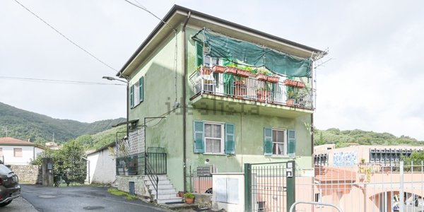 casa indipendente in vendita ad Ameglia in zona Bocca di Magra