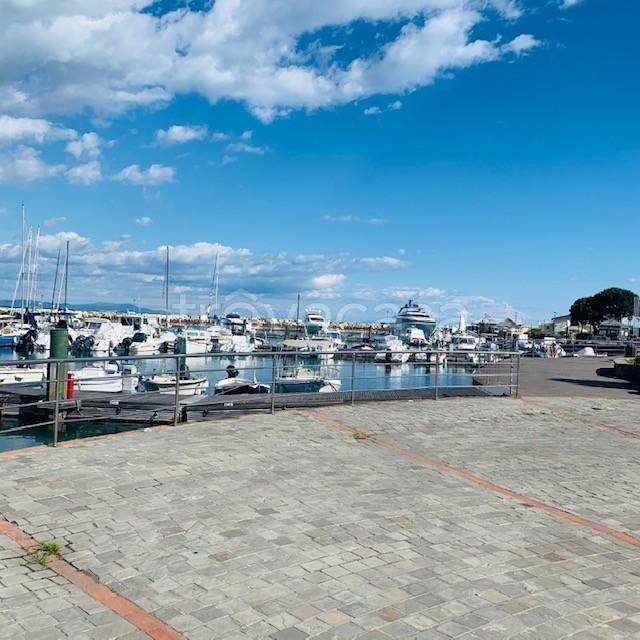 casa indipendente in vendita ad Ameglia in zona Bocca di Magra