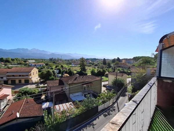 appartamento in vendita ad Ameglia in zona Bocca di Magra