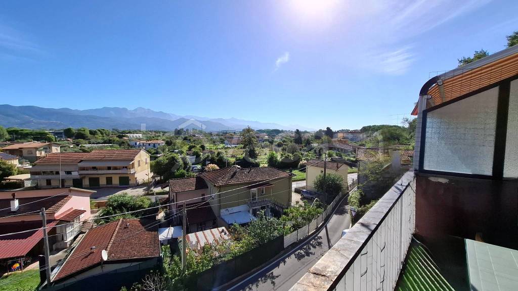 appartamento in vendita ad Ameglia in zona Bocca di Magra