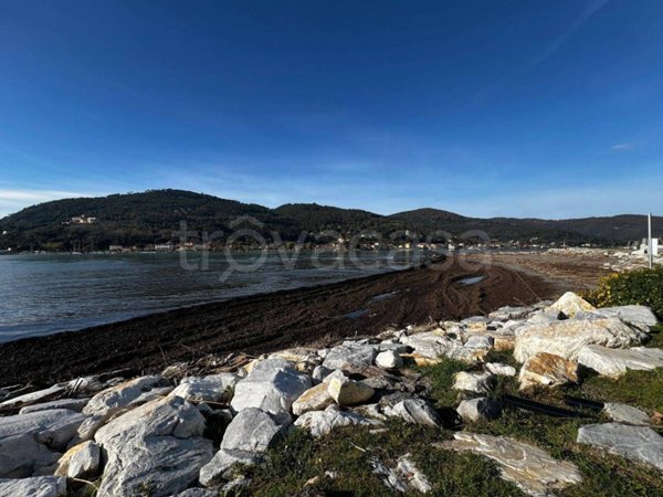 appartamento in vendita ad Ameglia in zona Fiumaretta