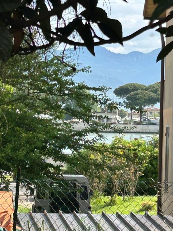 casa indipendente in vendita ad Ameglia in zona Bocca di Magra