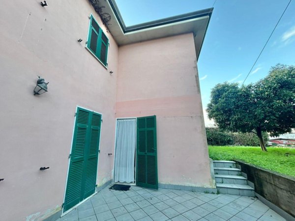 casa indipendente in vendita ad Ameglia in zona Bocca di Magra
